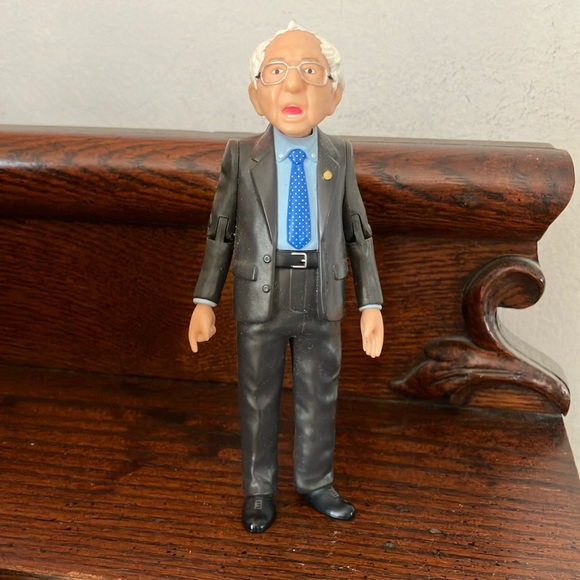 BERNIE SANDERS 🇺🇸 ACTION FIGURE! - Picture 2 of 4